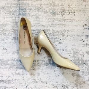 Anne Klein•Beige patent leather kitten heels